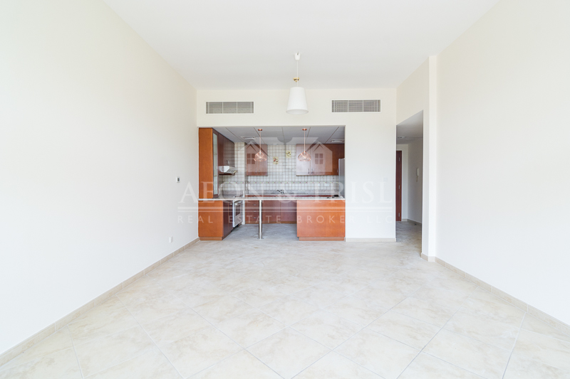 Spacious 2 Bed Apt | Well Maintained | Rented-pic_3
